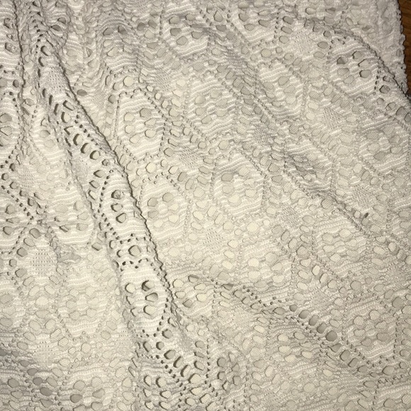 White laced shorts - Picture 3 of 3